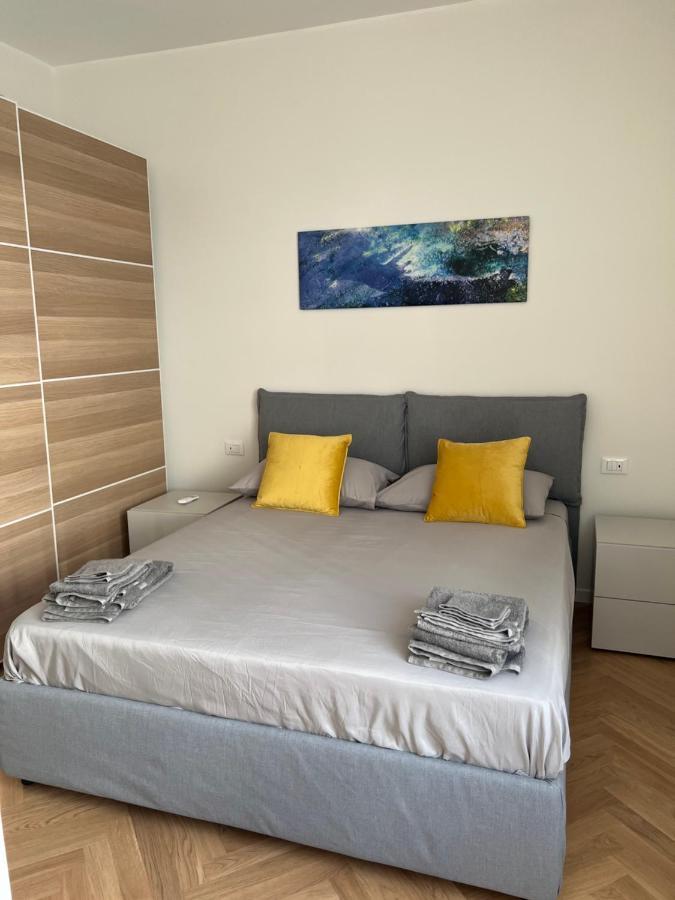 Milano: Incantevole In Pieno Centro - Fancy Yellow Apartment